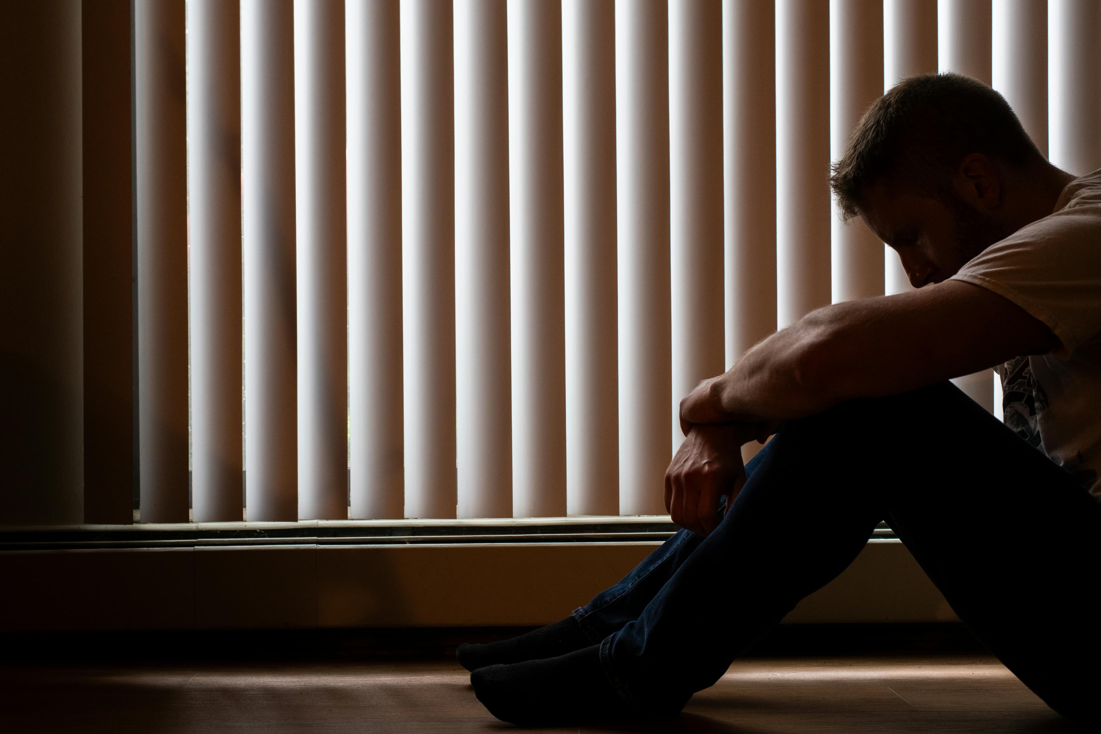 Depresyon Yaşayan Birine Nasıl Destek Olunur? kapak görseli